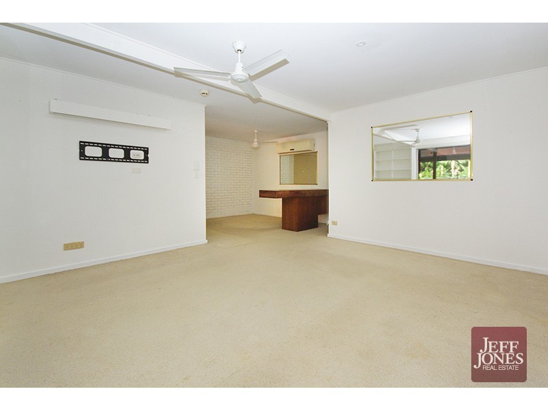 27 Bedser Street, Macgregor QLD 4109
