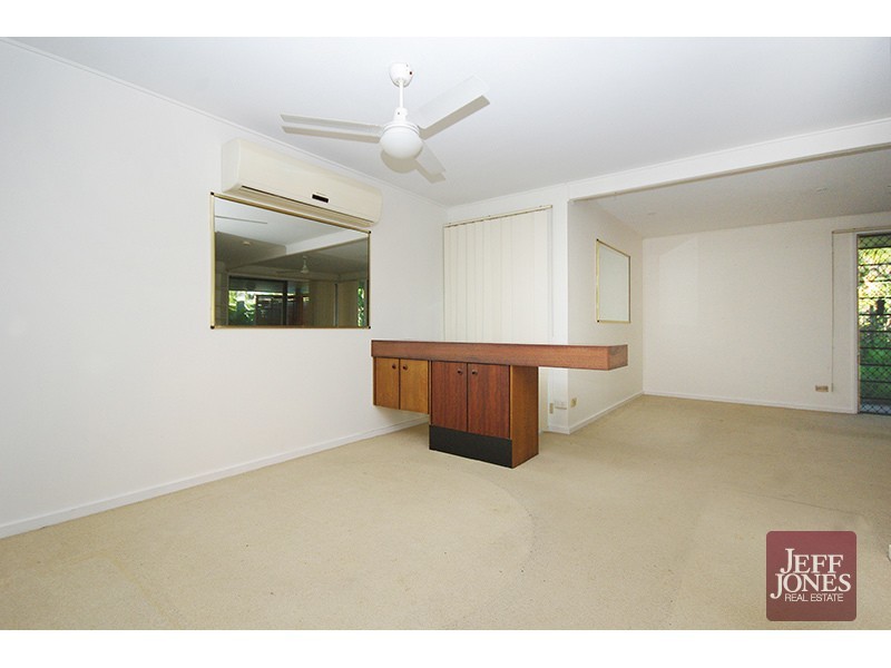 27 Bedser Street, Macgregor QLD 4109