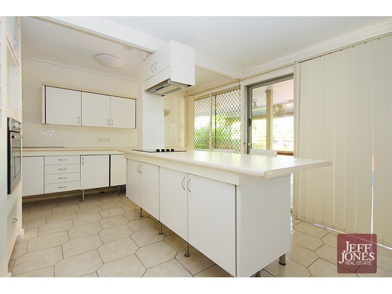 27 Bedser Street, Macgregor QLD 4109