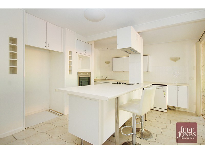 27 Bedser Street, Macgregor QLD 4109