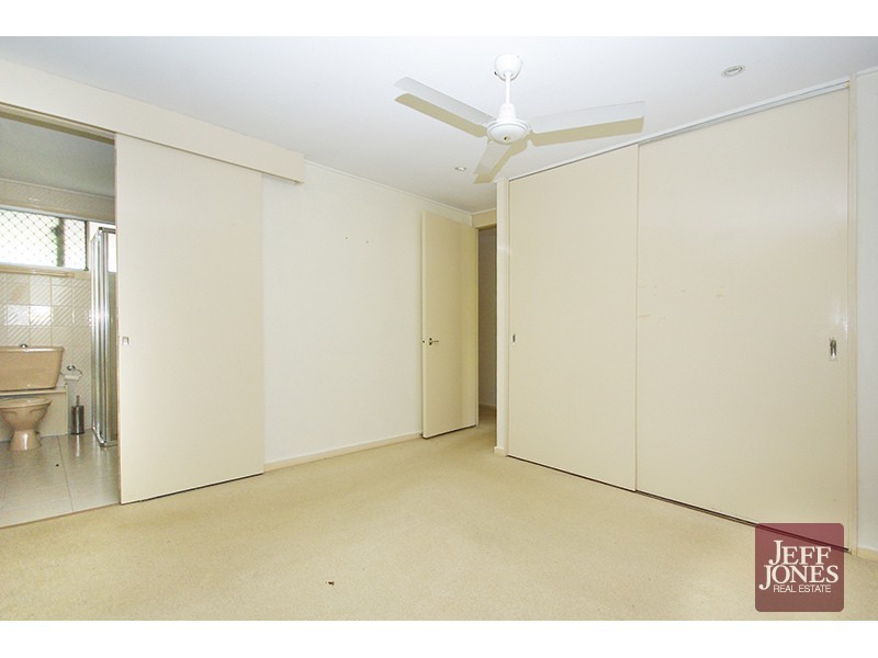 27 Bedser Street, Macgregor QLD 4109