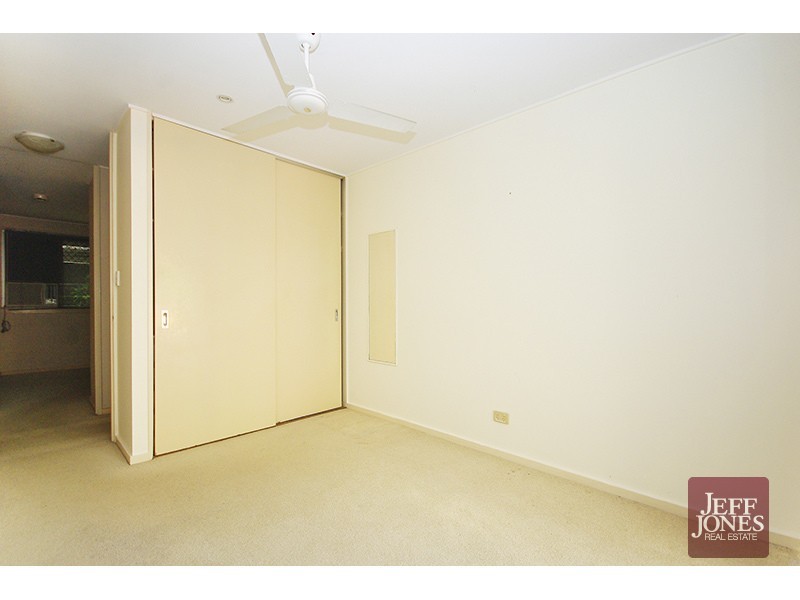 27 Bedser Street, Macgregor QLD 4109