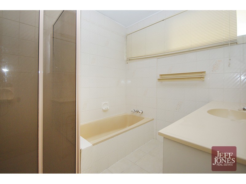 27 Bedser Street, Macgregor QLD 4109
