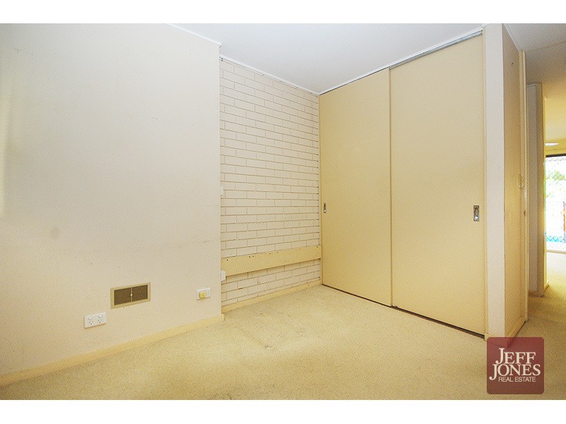 27 Bedser Street, Macgregor QLD 4109