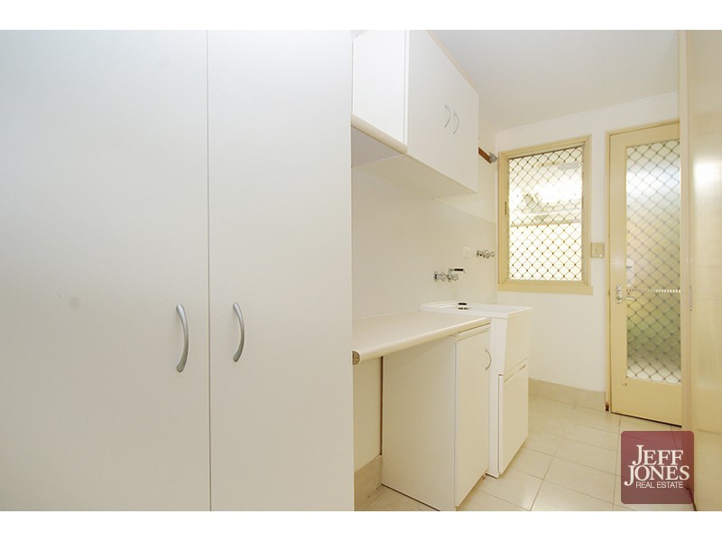 27 Bedser Street, Macgregor QLD 4109
