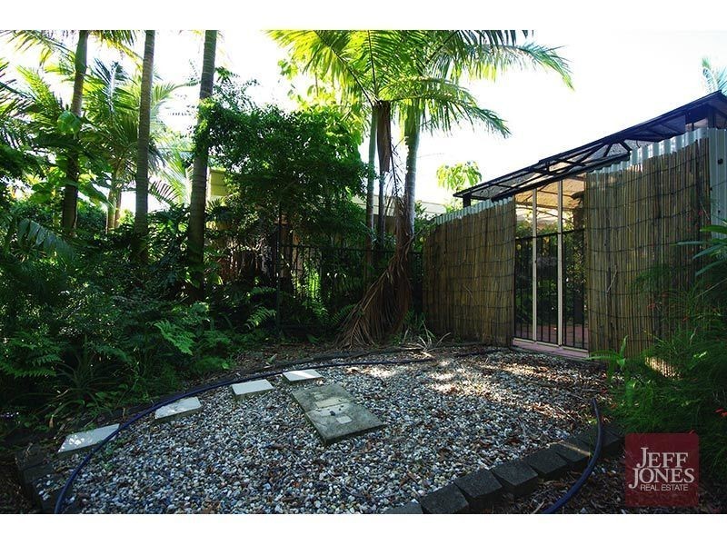 27 Bedser Street, Macgregor QLD 4109