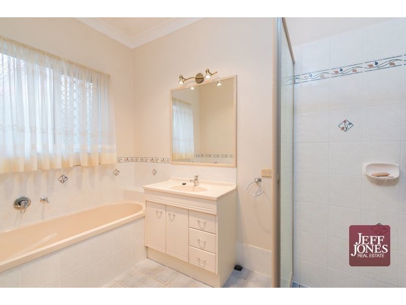 7 Bentley Court, Mansfield QLD 4122