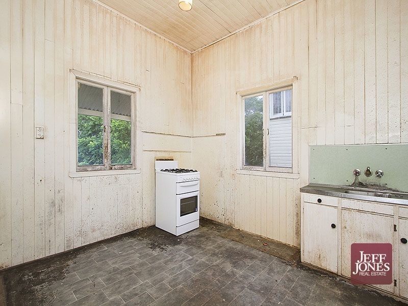 82 Bunya Street, Greenslopes QLD 4120