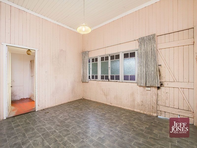 82 Bunya Street, Greenslopes QLD 4120