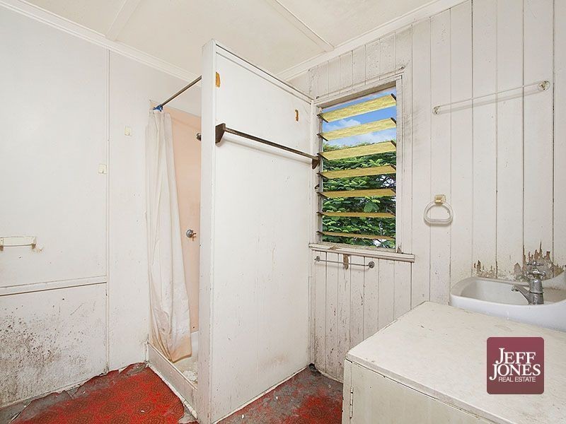 82 Bunya Street, Greenslopes QLD 4120