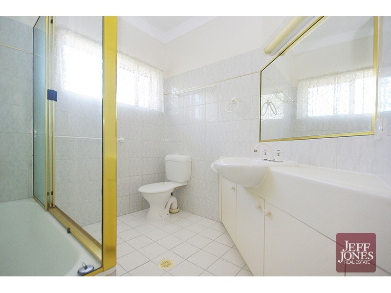 1/19 Miles Street, Hawthorne QLD 4171