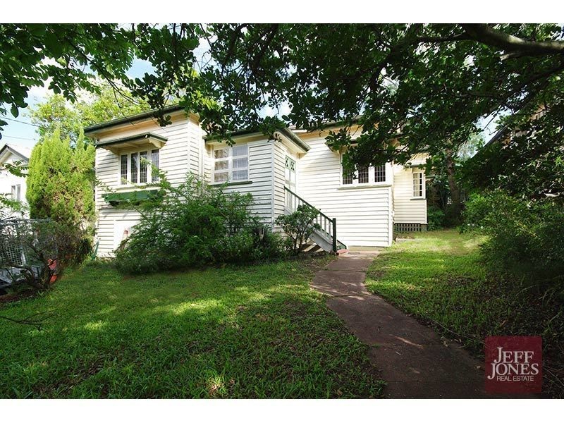 33 Harold Street, Holland Park QLD 4121