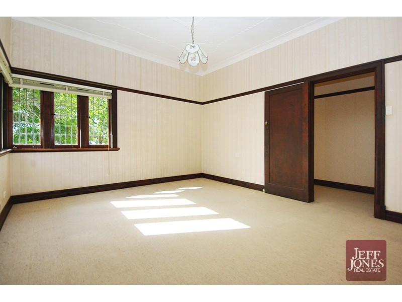 33 Harold Street, Holland Park QLD 4121