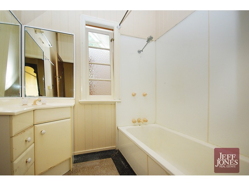 33 Harold Street, Holland Park QLD 4121