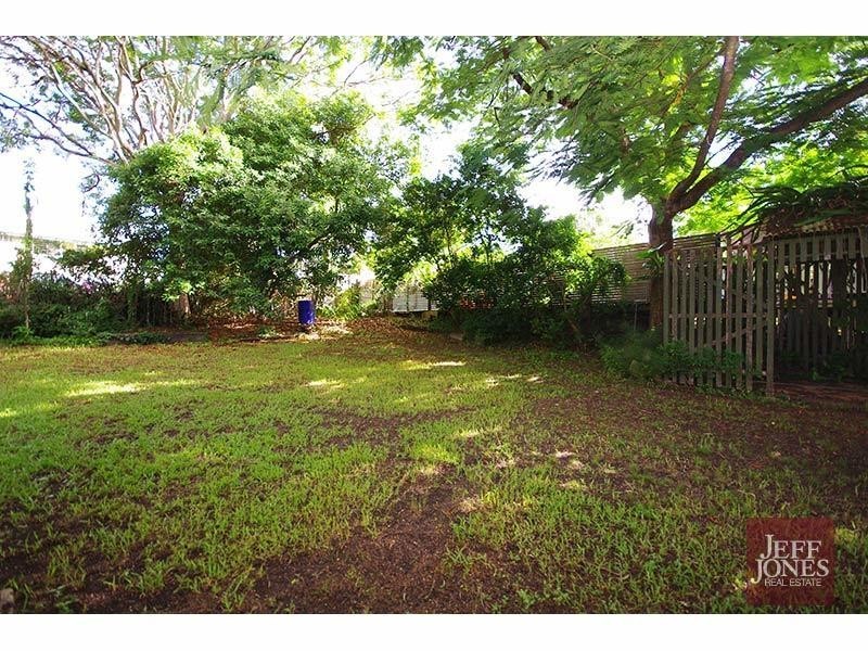 33 Harold Street, Holland Park QLD 4121