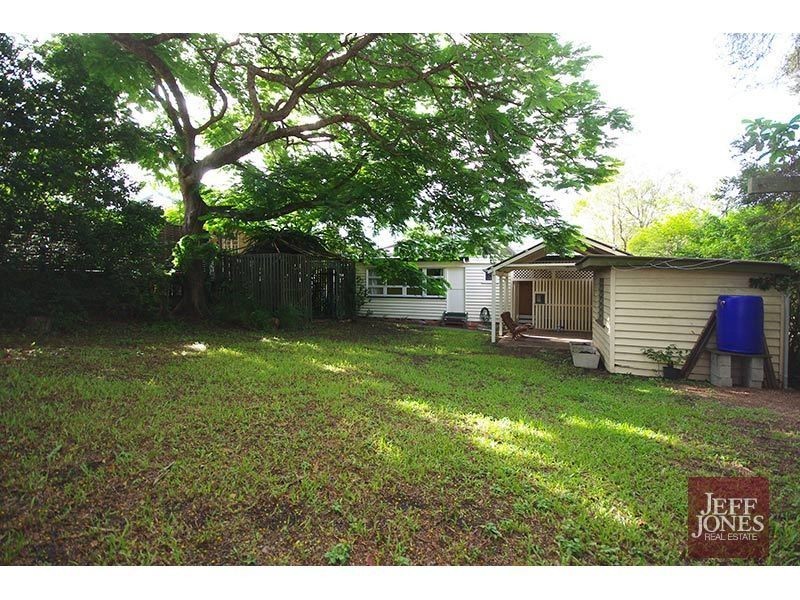 33 Harold Street, Holland Park QLD 4121