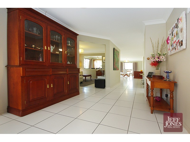 6 O’Connor Crescent, Mansfield QLD 4122