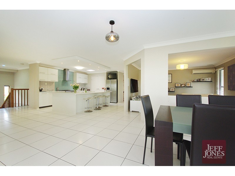 6 O’Connor Crescent, Mansfield QLD 4122