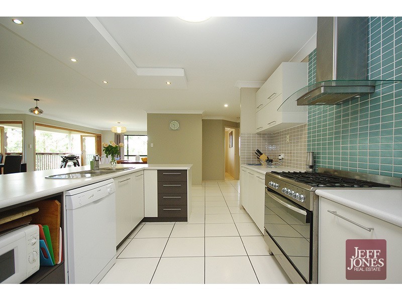 6 O’Connor Crescent, Mansfield QLD 4122