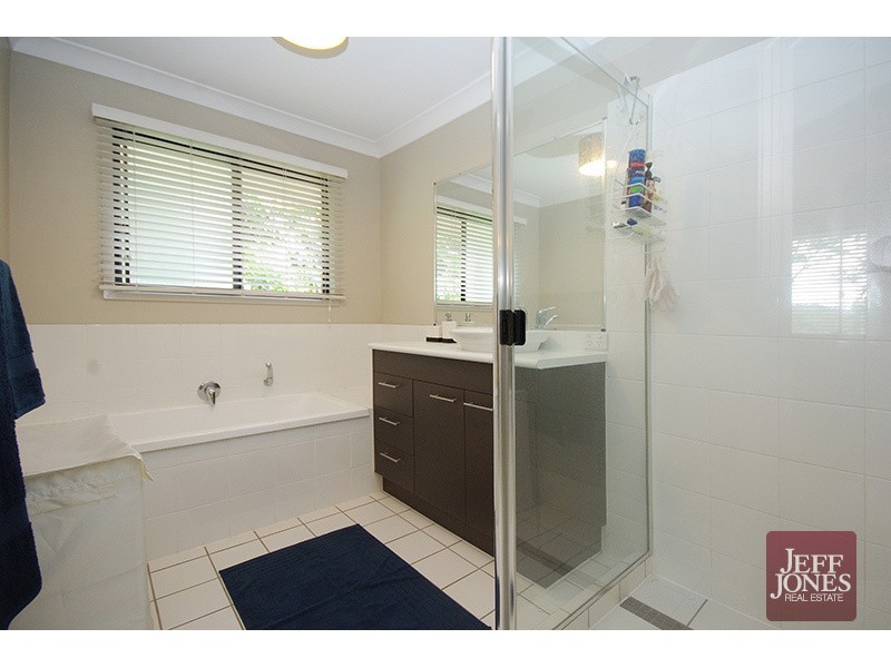 6 O’Connor Crescent, Mansfield QLD 4122