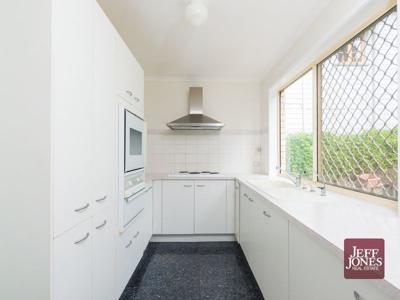 145 Macrossan Avenue, Norman Park QLD 4170