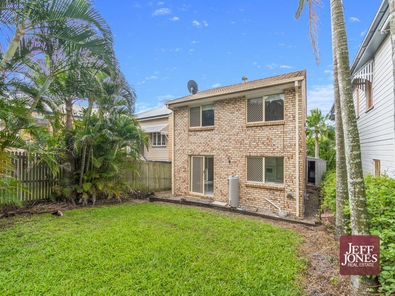 145 Macrossan Avenue, Norman Park QLD 4170