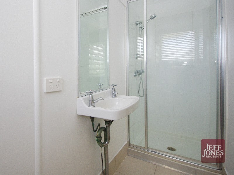 2/9 Parooba Avenue, Camp Hill QLD 4152