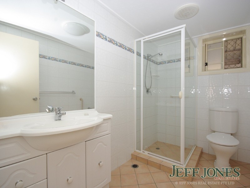 1/8 Gordon Street, Greenslopes QLD 4120