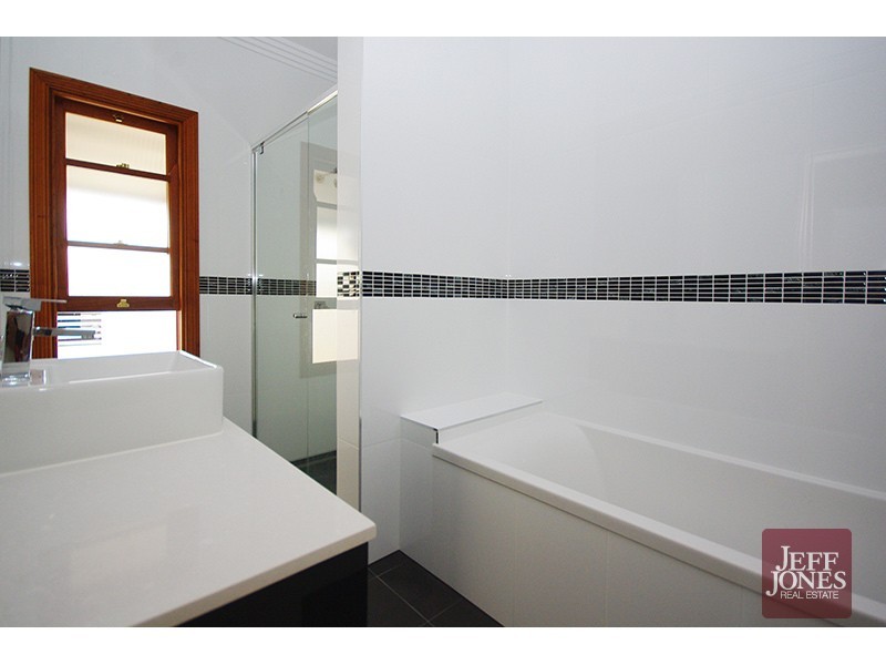 4 Flower Street, Woolloongabba QLD 4102