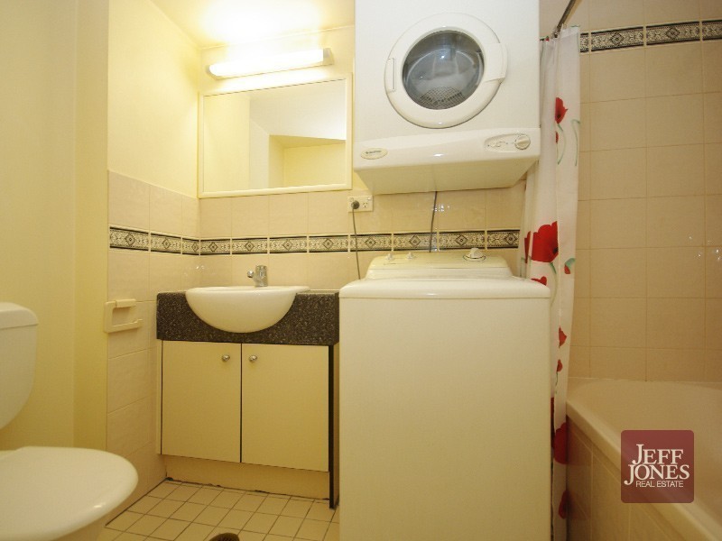 A5/52 Baron Street, Greenslopes QLD 4120