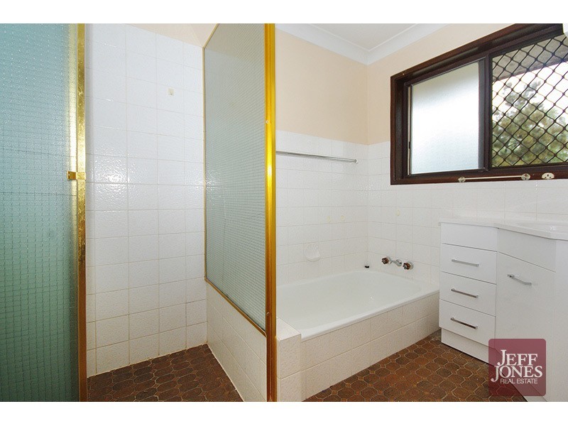 23 Hector Road, Holland Park QLD 4121