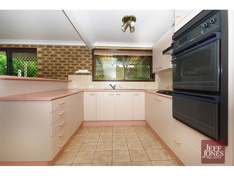 23 Hector Road, Holland Park QLD 4121