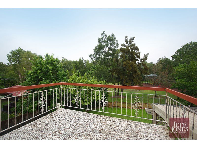 23 Hector Road, Holland Park QLD 4121