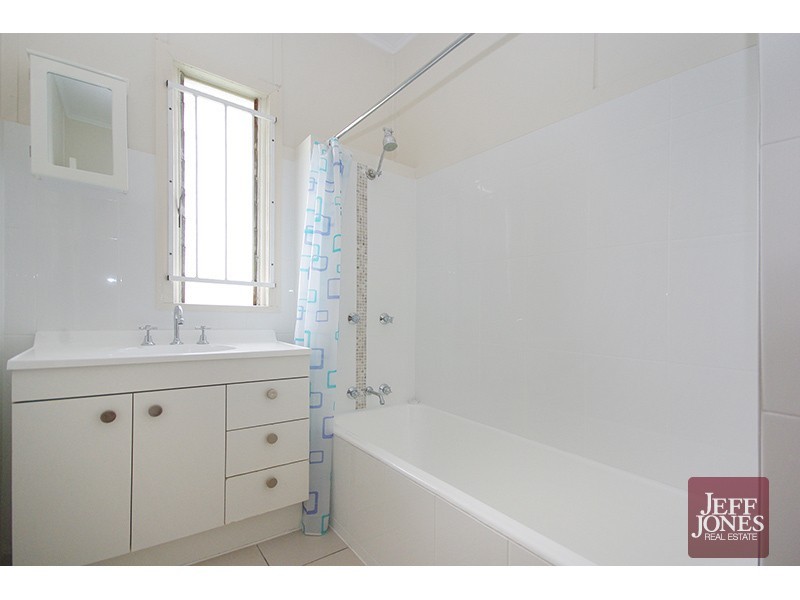 15 Long Street, Camp Hill QLD 4152