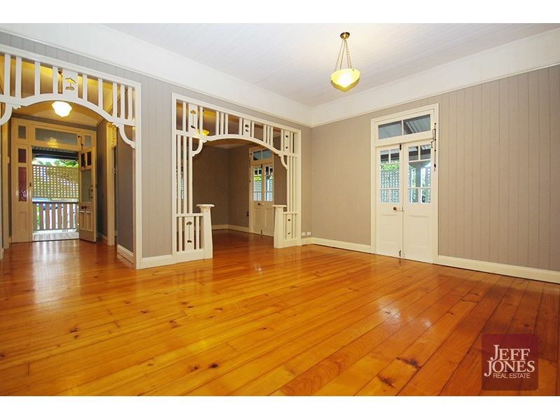 15 Lomond Terrace, East Brisbane QLD 4169