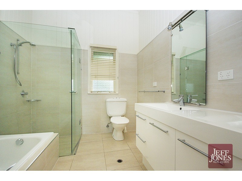 15 Lomond Terrace, East Brisbane QLD 4169