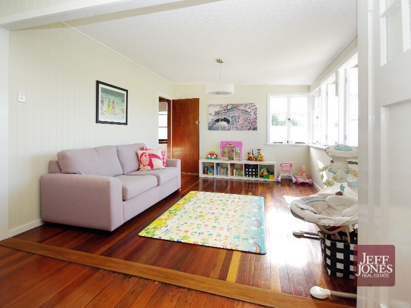 55 Nicholson Street, Greenslopes QLD 4120