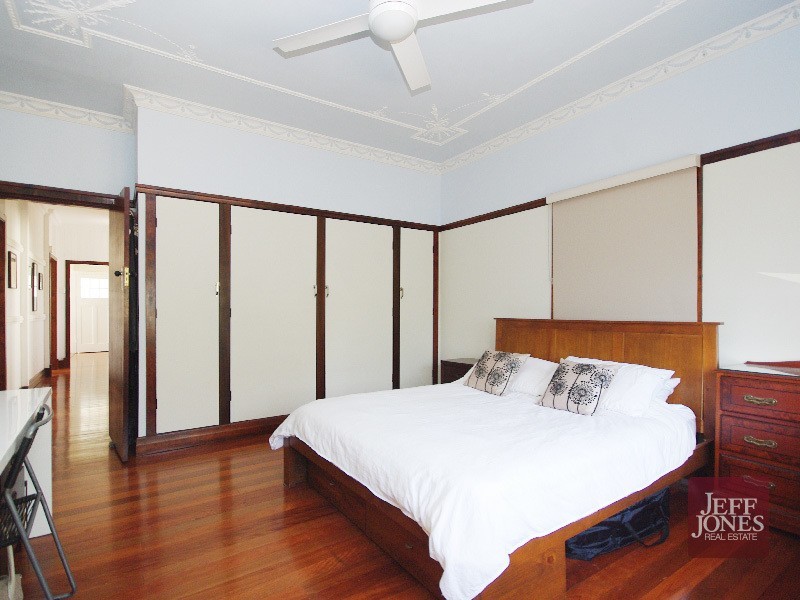 55 Nicholson Street, Greenslopes QLD 4120