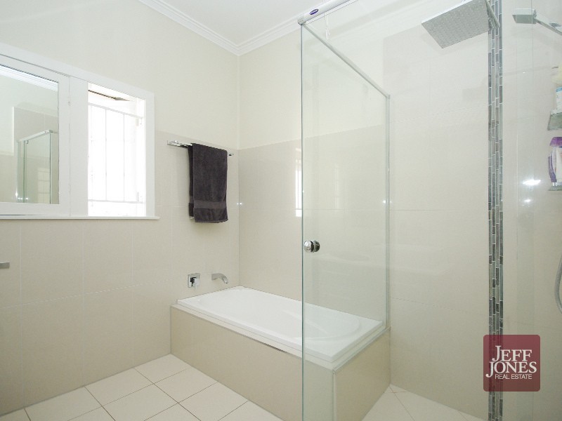 55 Nicholson Street, Greenslopes QLD 4120