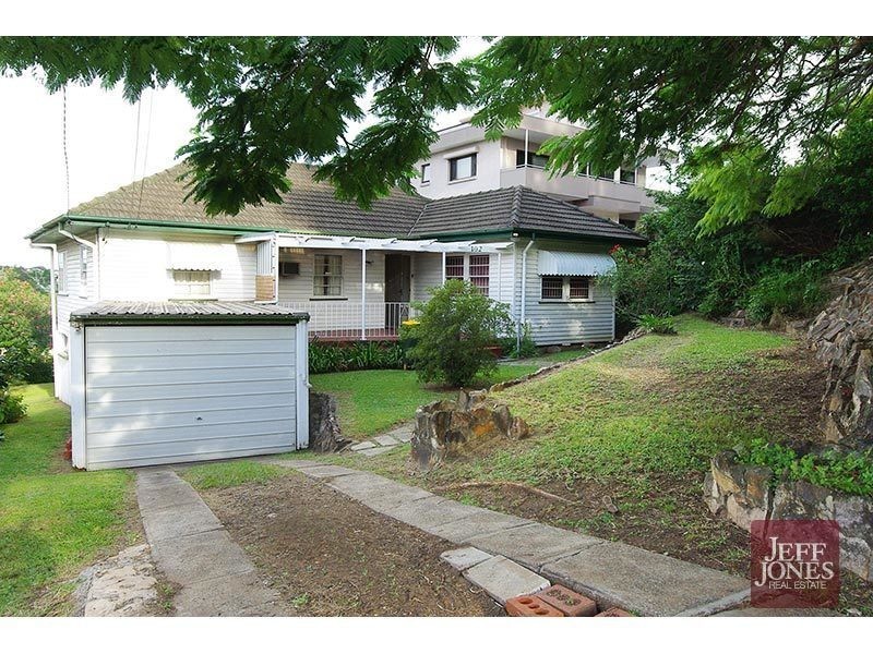 102 Peach Street, Greenslopes QLD 4120