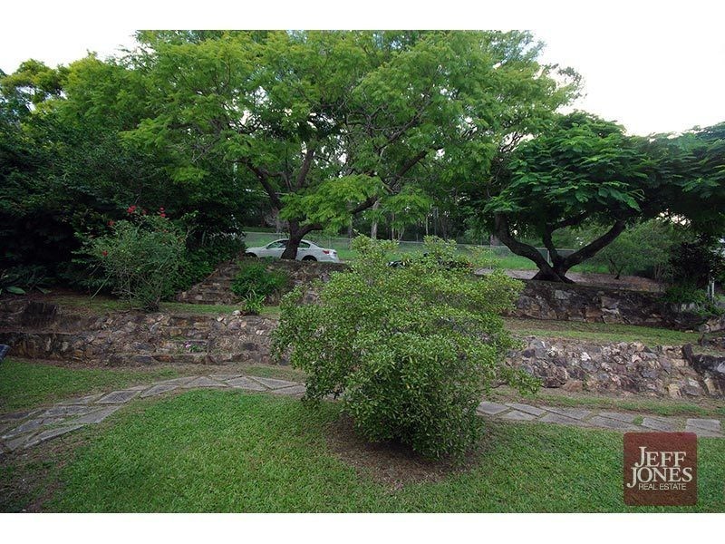 102 Peach Street, Greenslopes QLD 4120