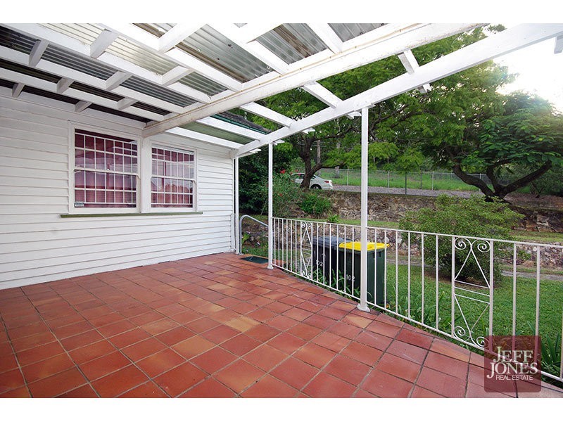 102 Peach Street, Greenslopes QLD 4120