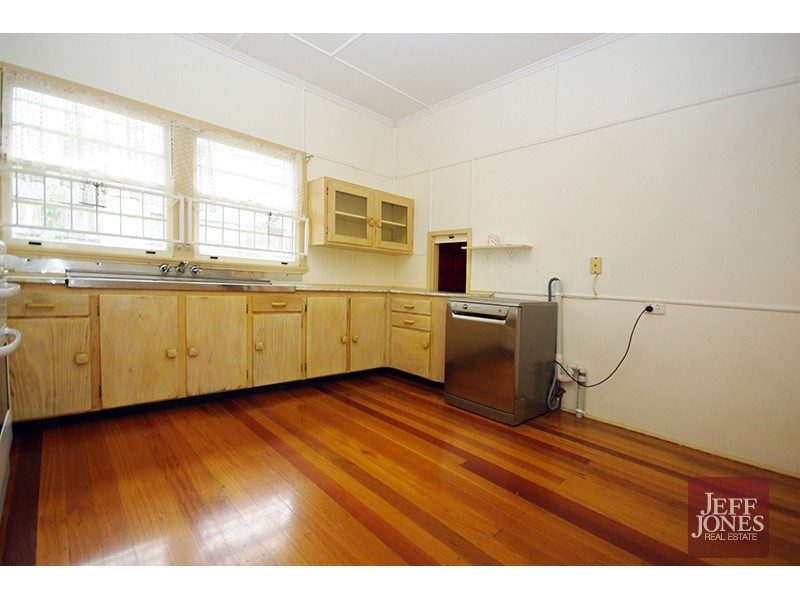 102 Peach Street, Greenslopes QLD 4120