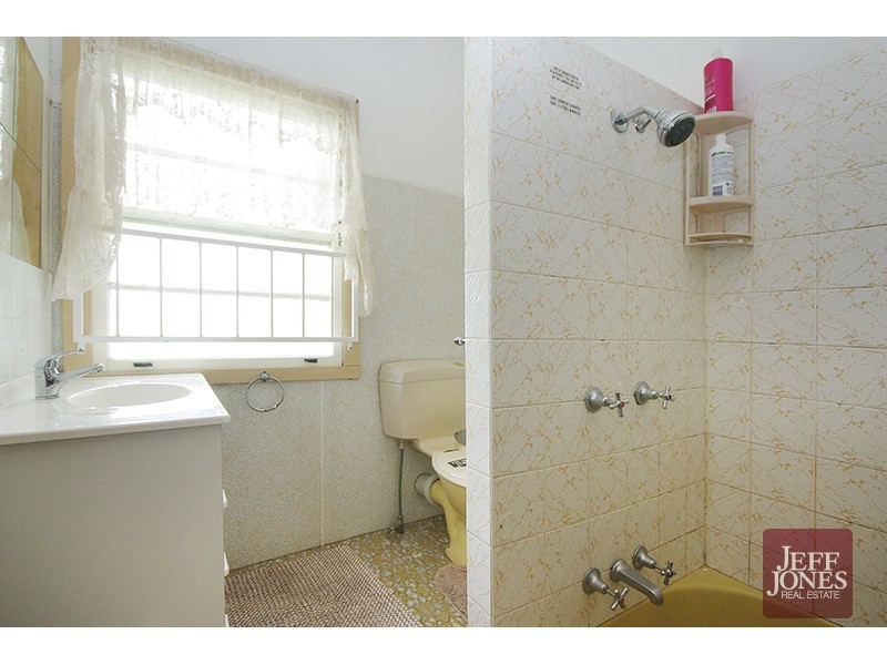 102 Peach Street, Greenslopes QLD 4120