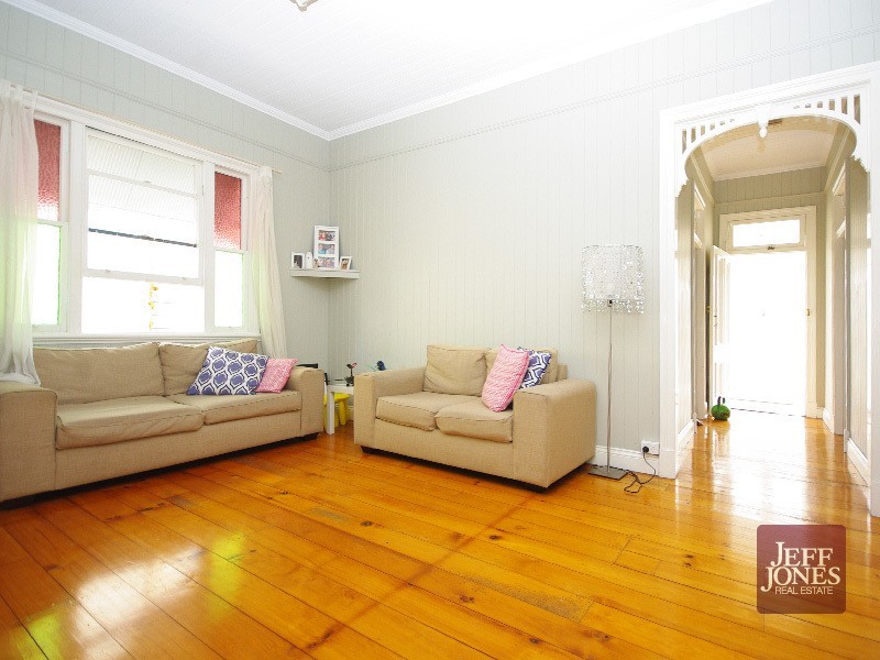 21 Lilly Street, Greenslopes QLD 4120