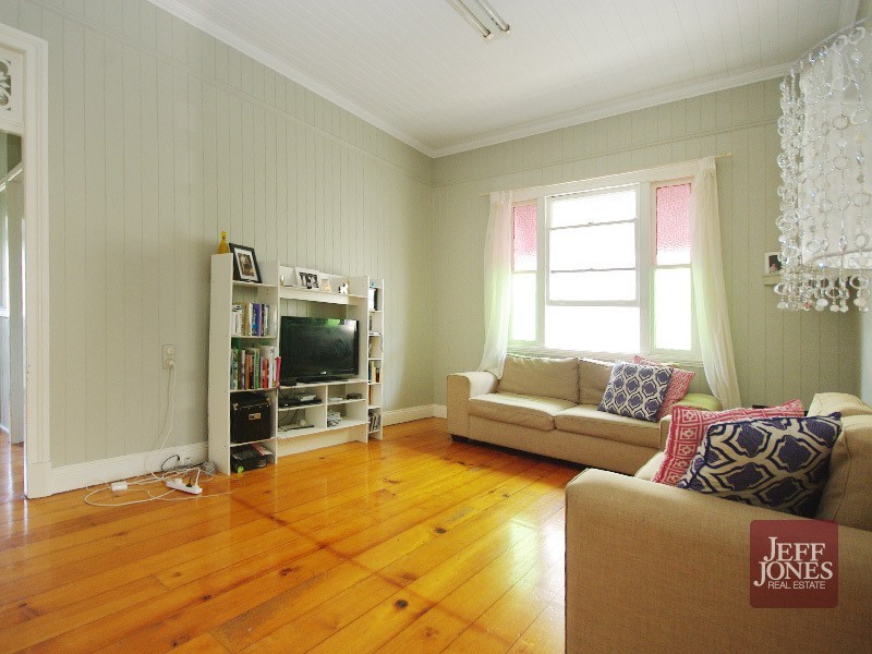 21 Lilly Street, Greenslopes QLD 4120