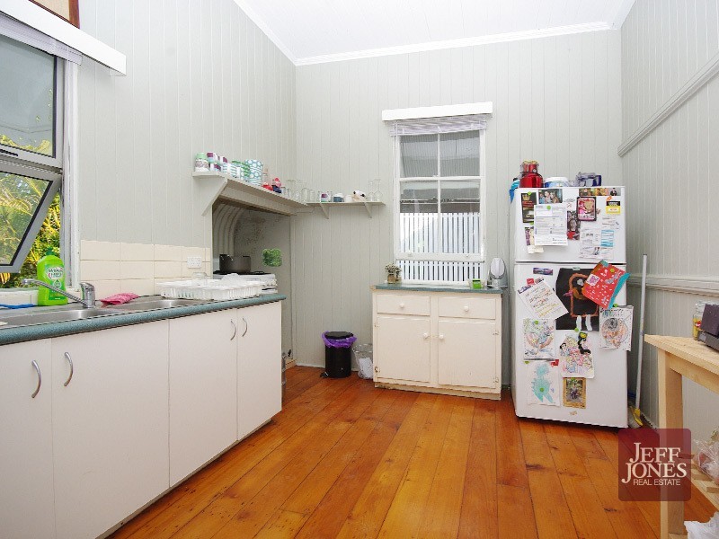 21 Lilly Street, Greenslopes QLD 4120