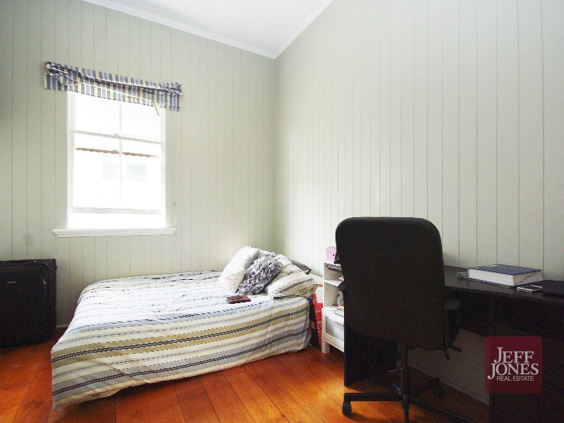 21 Lilly Street, Greenslopes QLD 4120