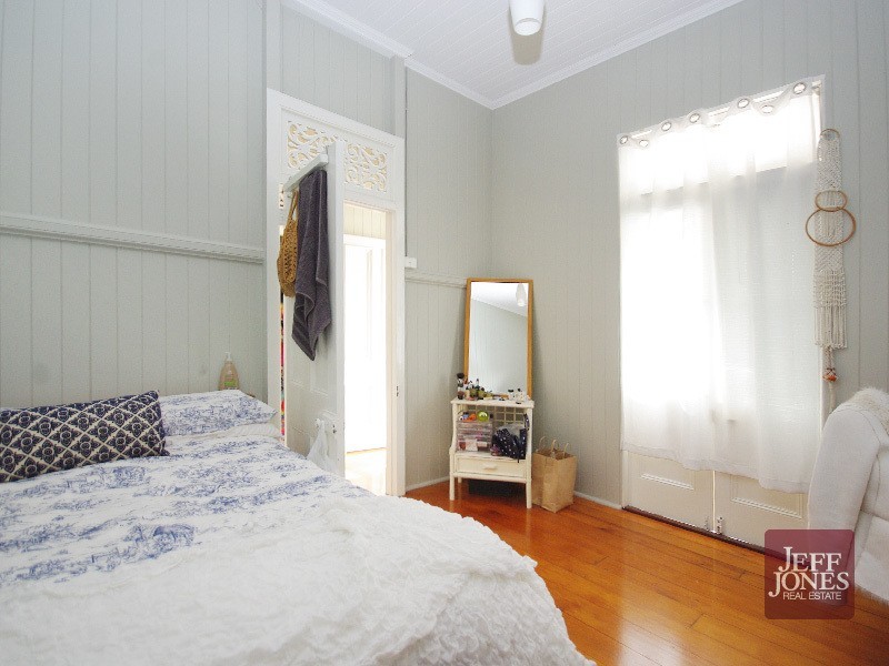 21 Lilly Street, Greenslopes QLD 4120