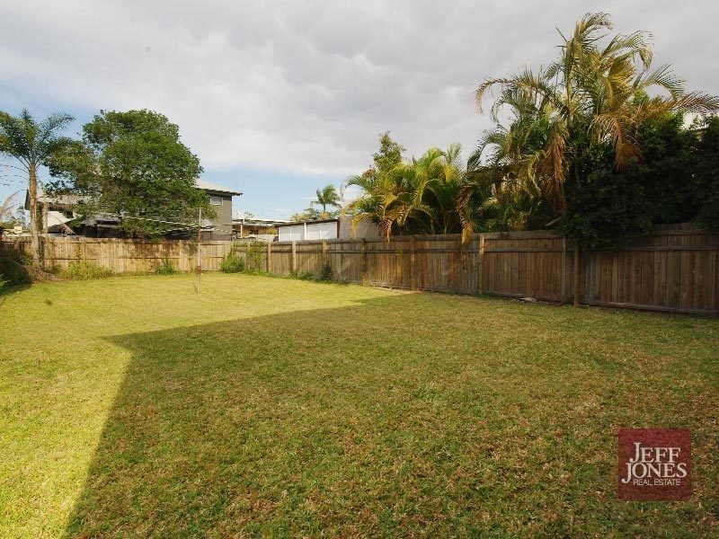 21 Lilly Street, Greenslopes QLD 4120
